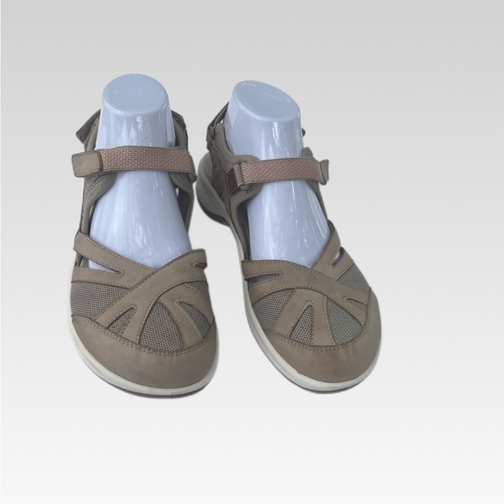 Women's Tan Casual Shoes size 9